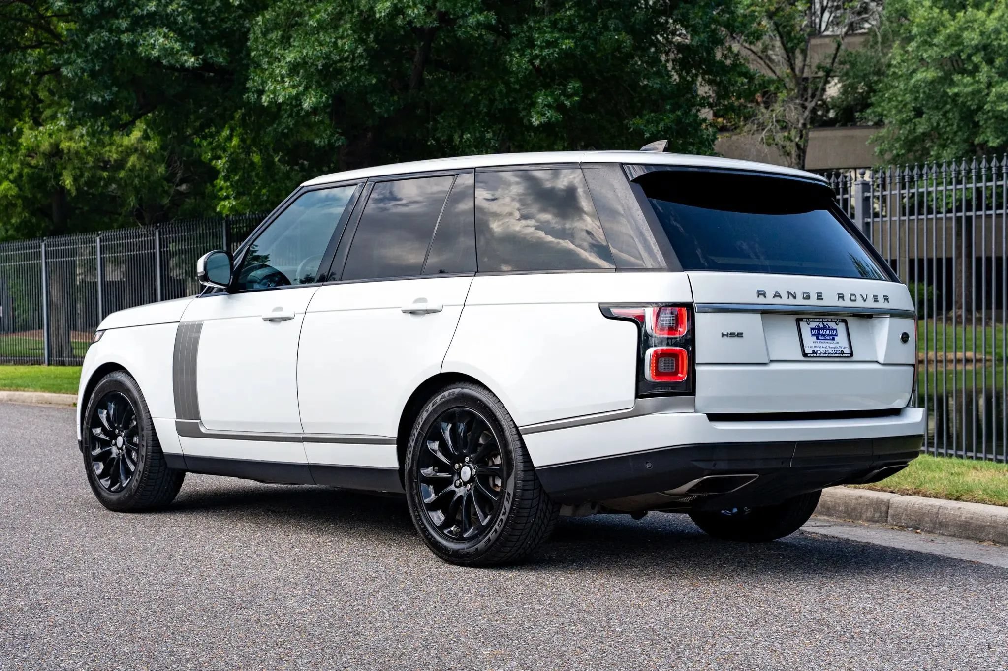 Used 2018 Land Rover Range Rover HSE AWD/4WD image 8