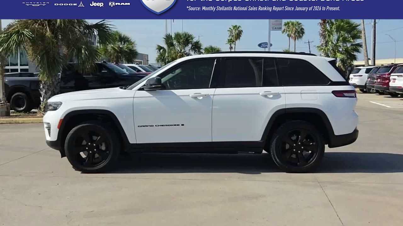 Used 2023 Jeep Grand Cherokee Limited w/ Black Appearance Package AWD/4WD image 5