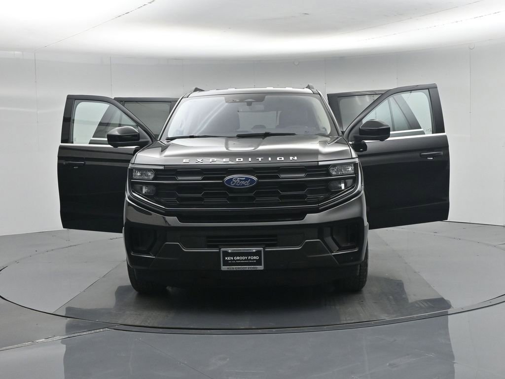 Certified 2025 Ford Expedition Active AWD/4WD image 36