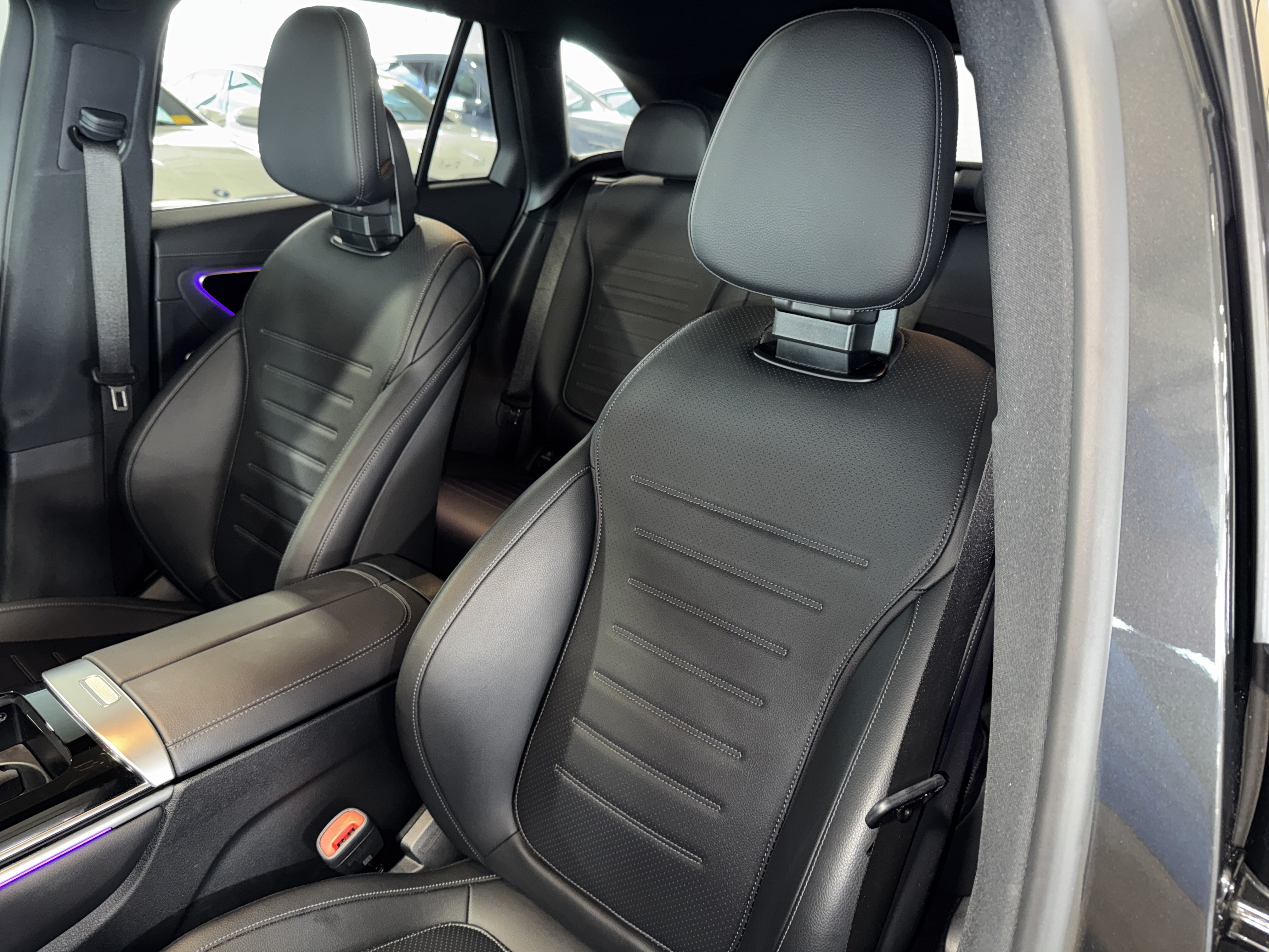 Used 2025 Mercedes-Benz GLC 300 image 34