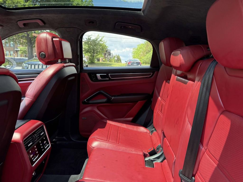 Used 2021 Porsche Cayenne GTS AWD/4WD image 17