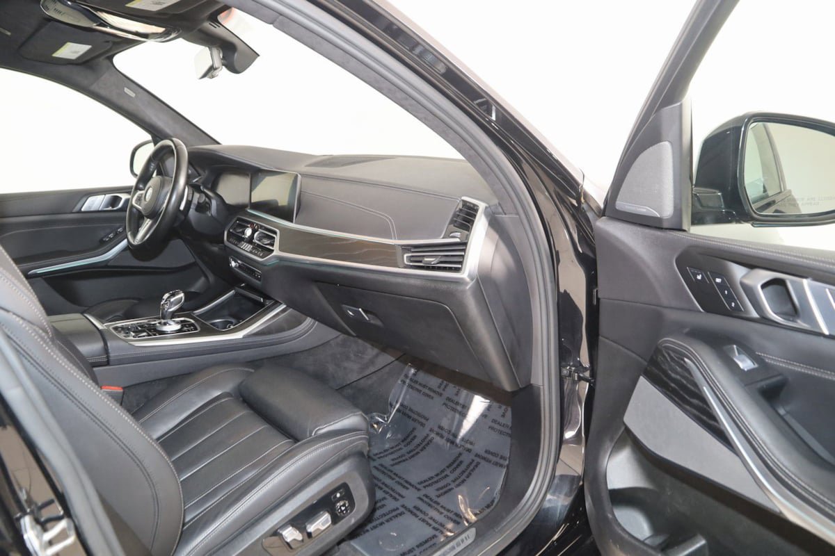 Used 2022 BMW X7 M50i w/ Executive Package image 52