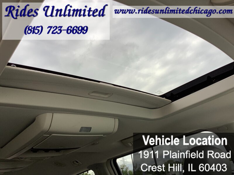 Used 2010 Volkswagen Routan SEL Premium FWD image 38