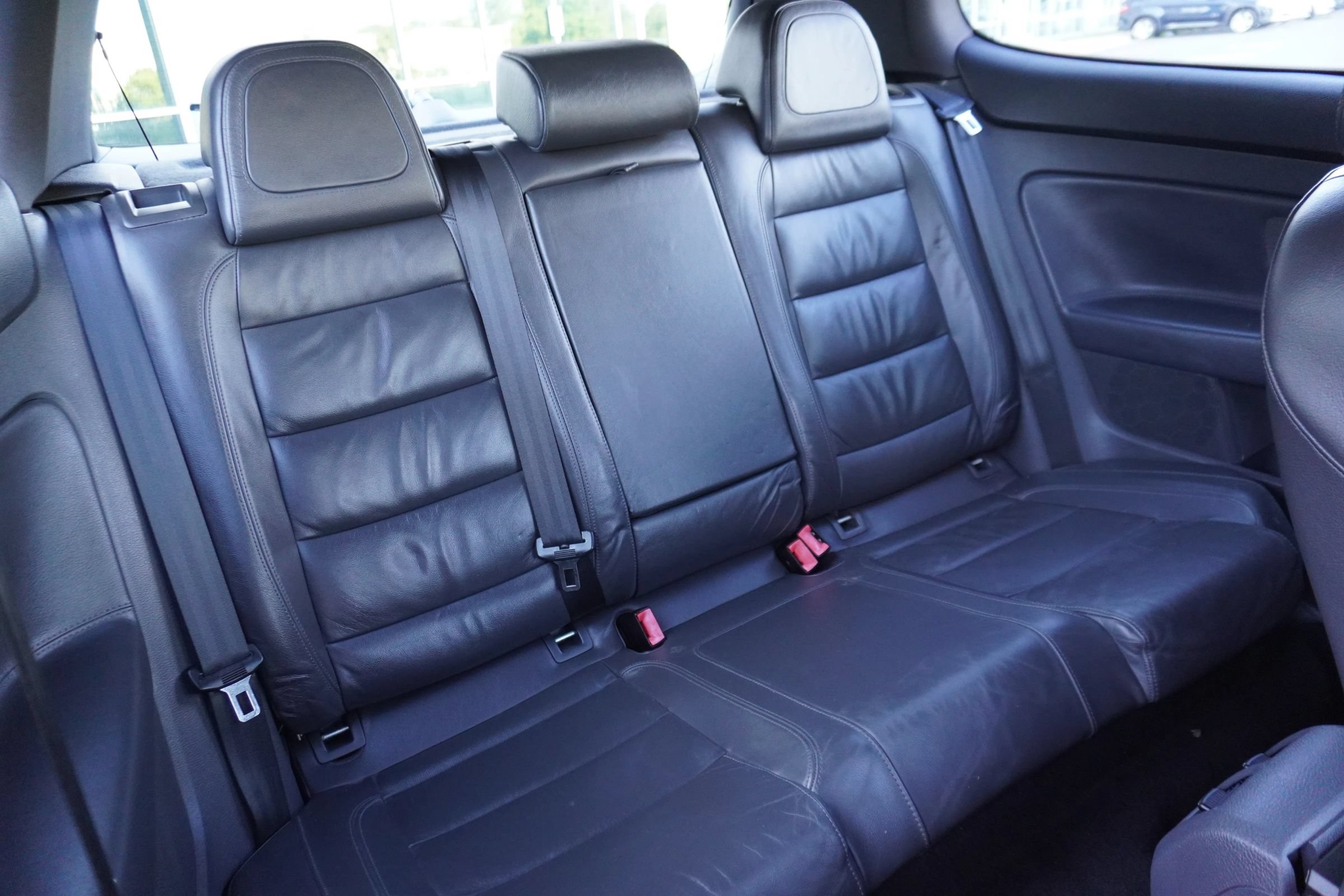 Used 2008 Volkswagen R32 AWD/4WD image 12