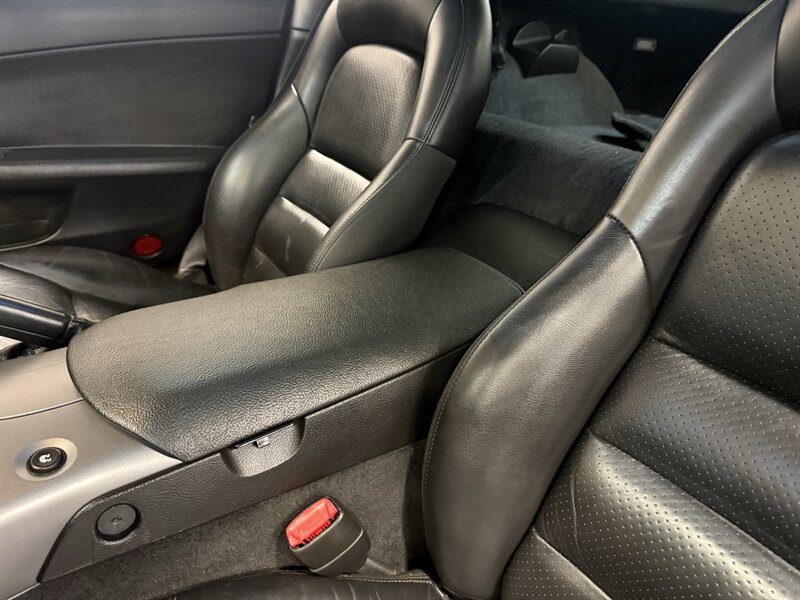 Used 2006 Chevrolet Corvette Coupe w/ Preferred Equipment Group RWD image 31