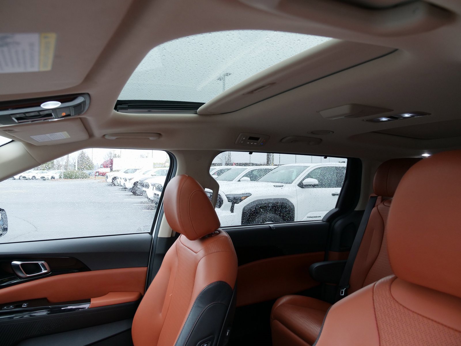 Used 2022 Kia Carnival SX Prestige image 32