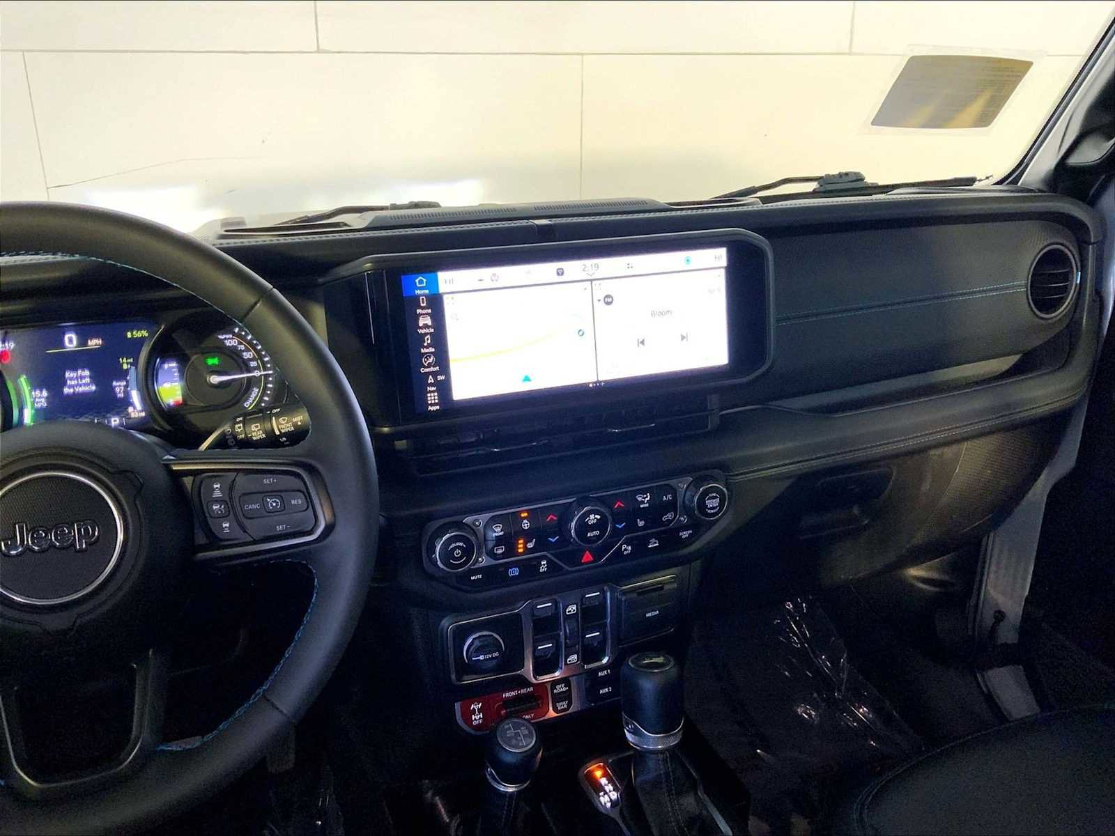 Used 2024 Jeep Wrangler Unlimited Rubicon 4xe AWD/4WD image 16