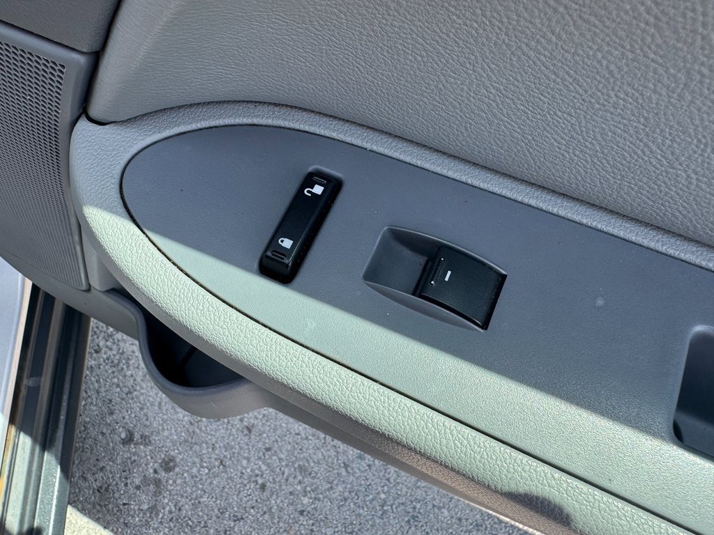 Used 2005 Ford Freestyle SE image 36