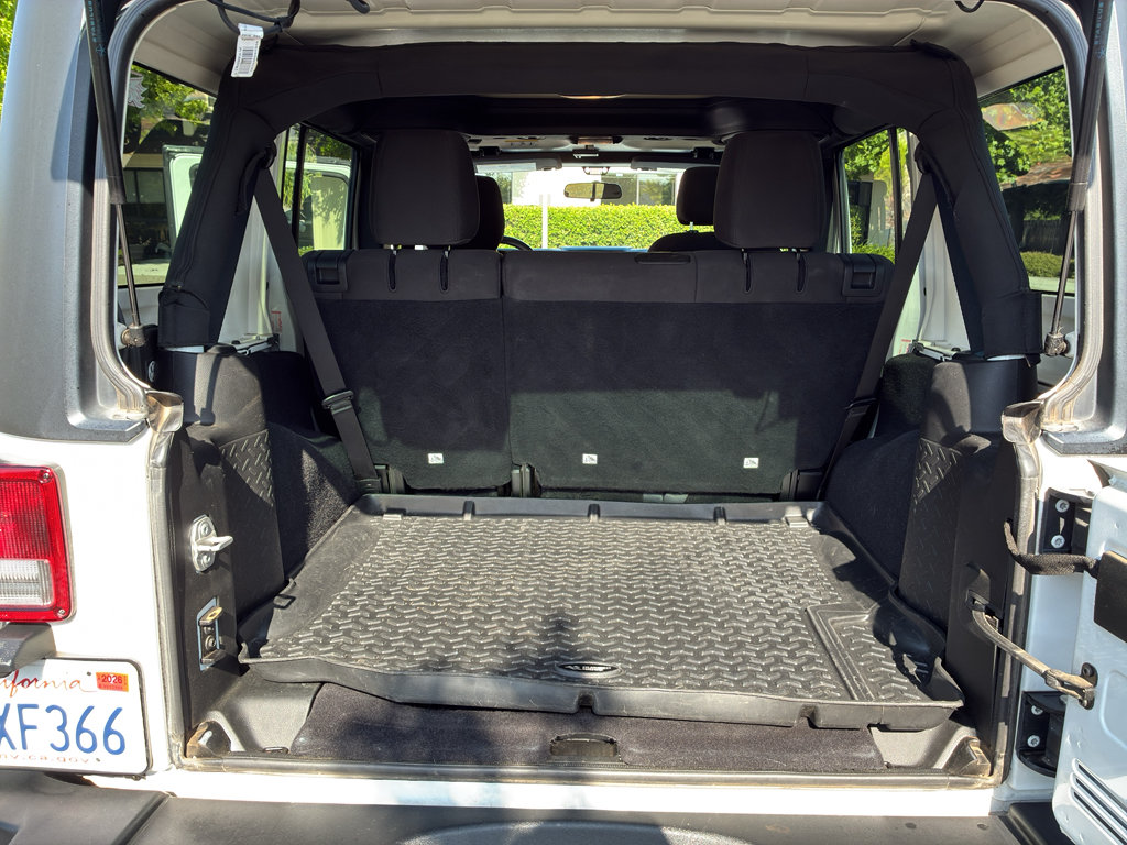 Used 2018 Jeep Wrangler Unlimited Sport w/ Connectivity Group AWD/4WD image 43