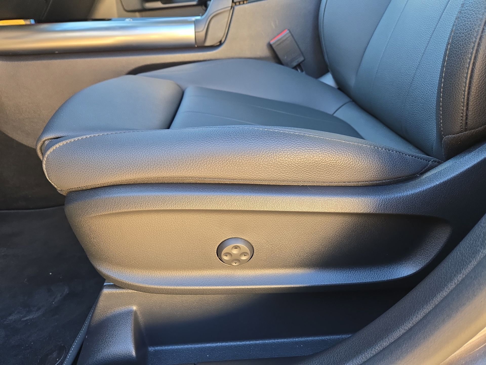 New 2025 Mercedes-Benz GLA 250 4MATIC image 17