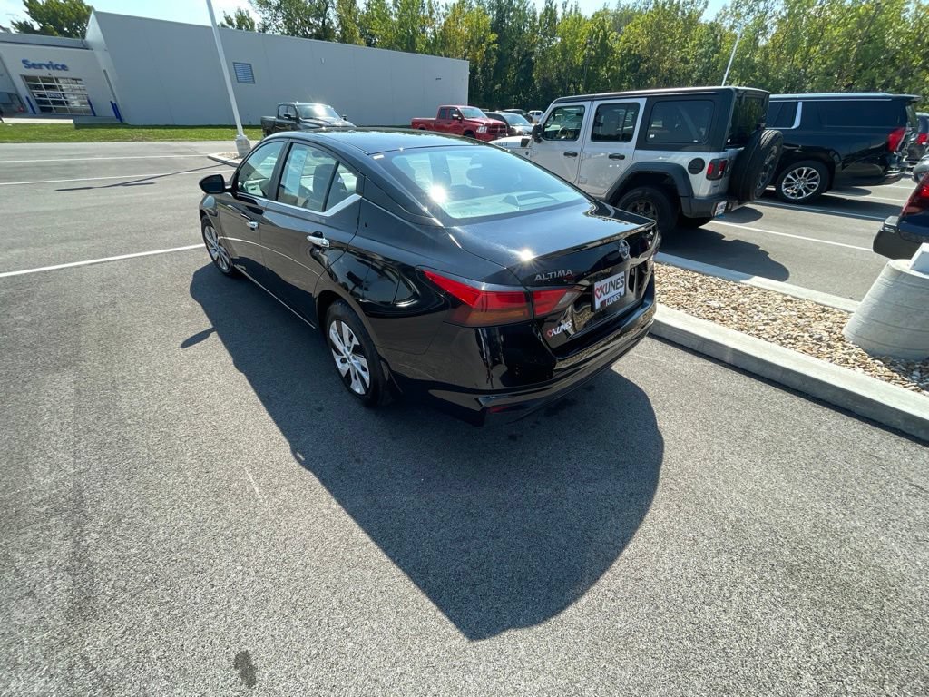 Used 2024 Nissan Altima 2.5 S FWD image 7