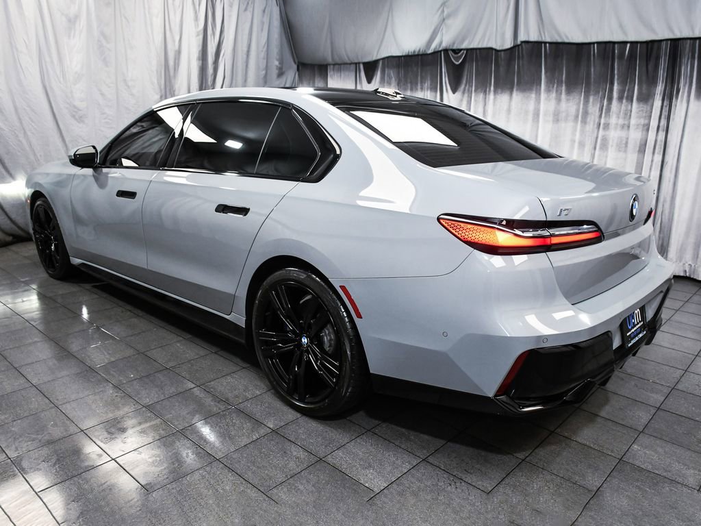 Used 2024 BMW i7 xDrive60 image 4