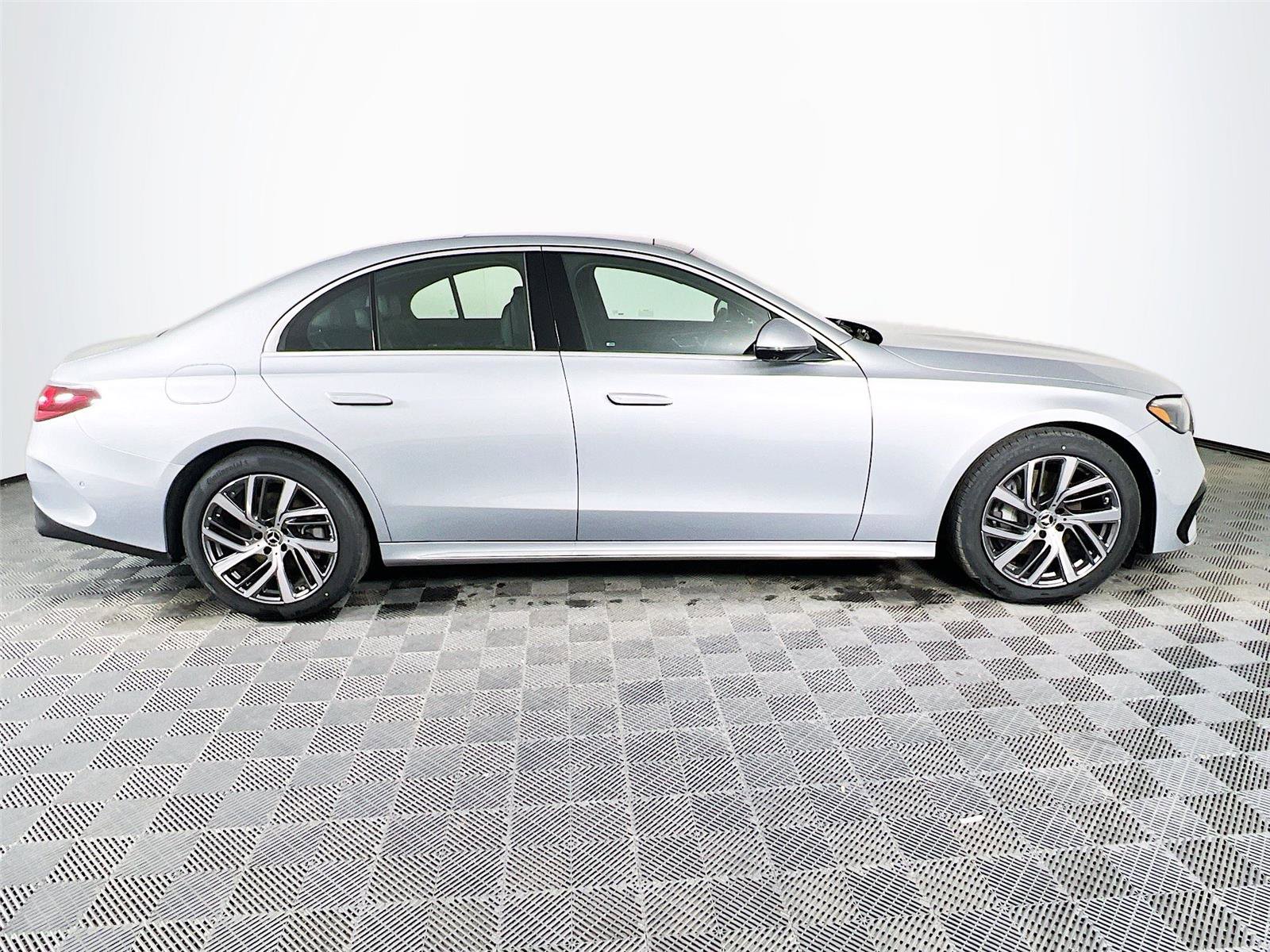 New 2026 Mercedes-Benz E 350 4MATIC Sedan image 7