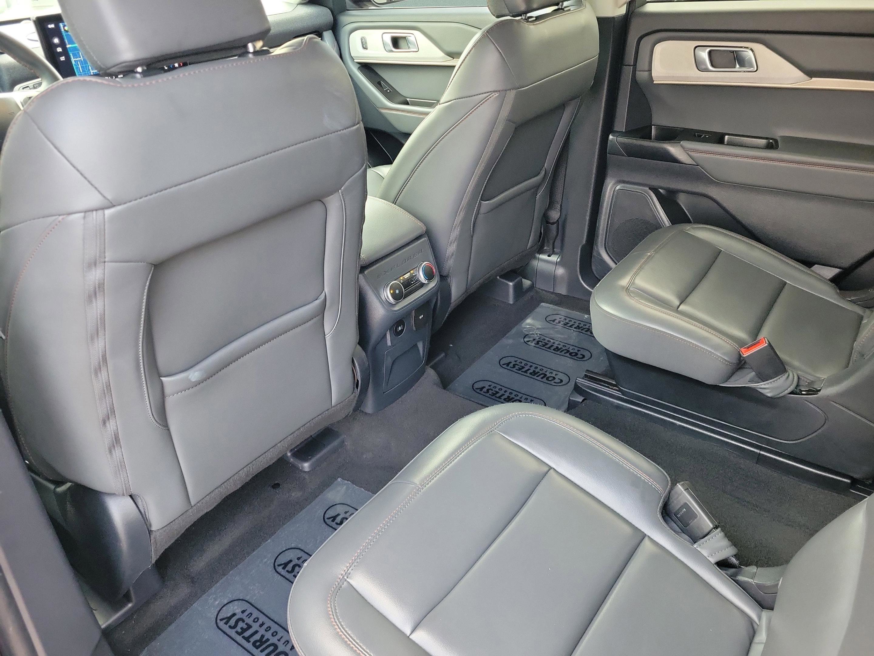 Used 2025 Ford Explorer Active w/ Active Comfort Package image 10
