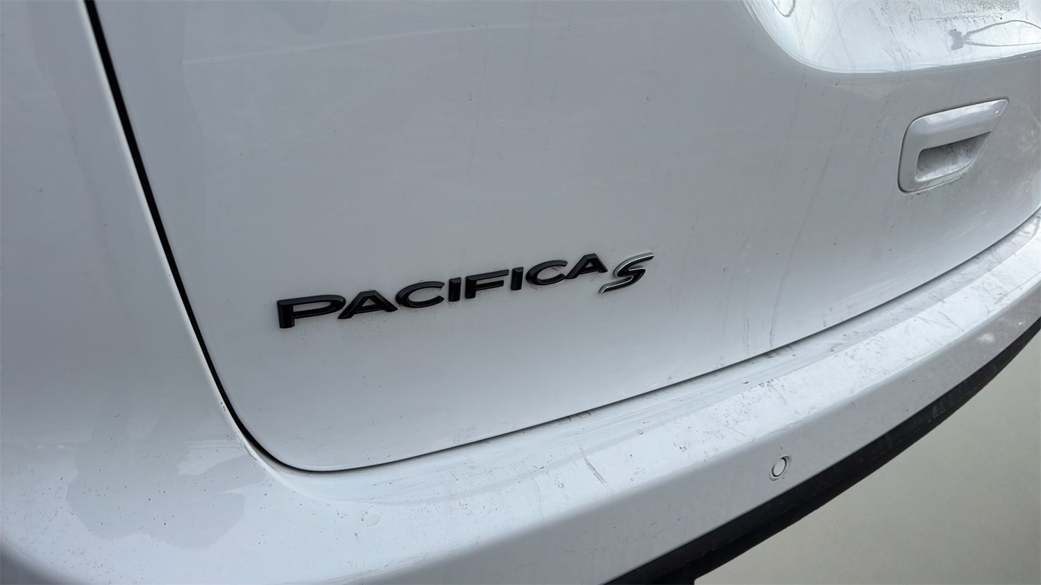 Used 2025 Chrysler Pacifica Limited image 9