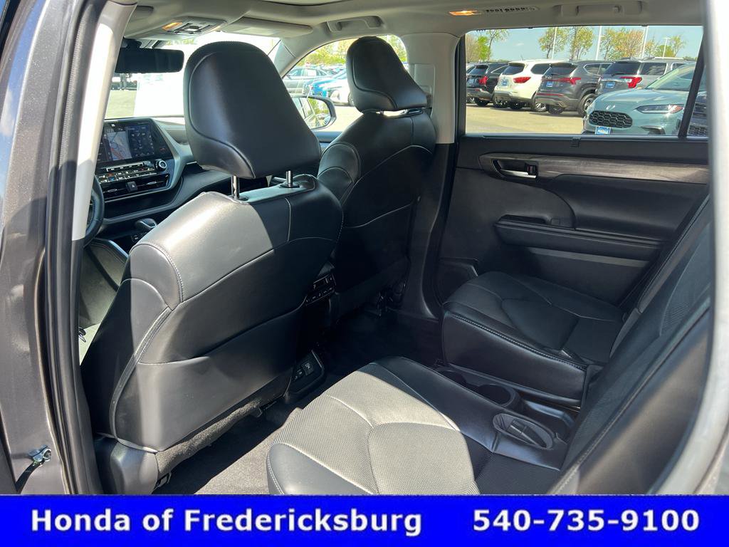 Used 2022 Toyota Highlander Platinum AWD/4WD image 28