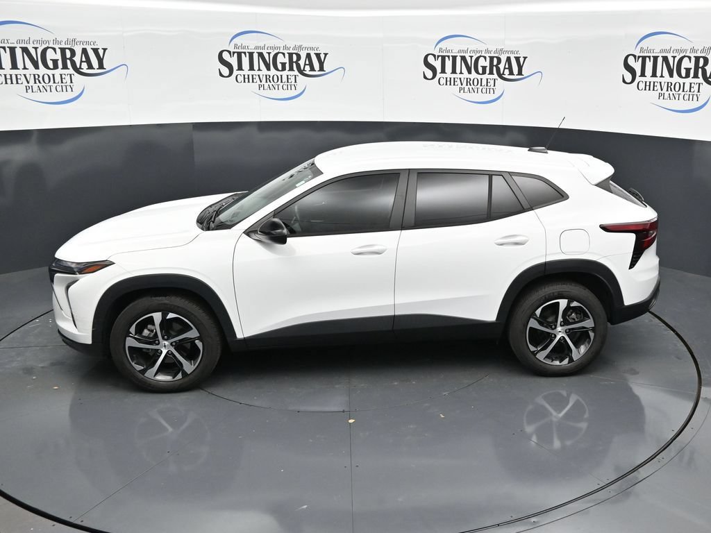 Used 2024 Chevrolet Trax RS FWD image 21