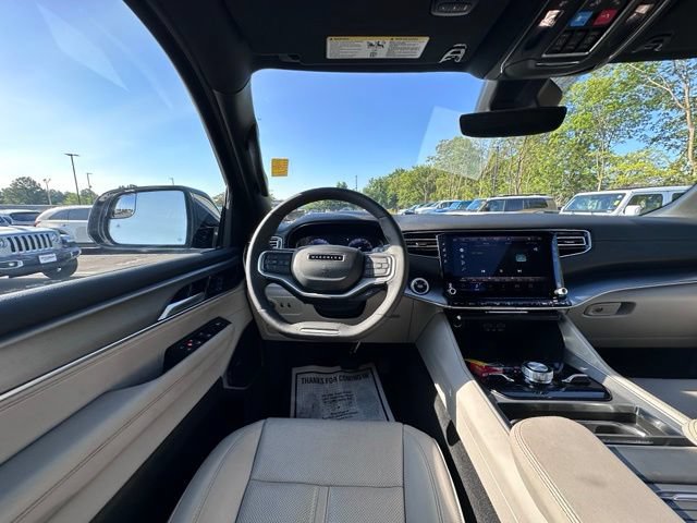 Used 2025 Jeep Wagoneer Series III w/ Premium Group I AWD/4WD image 19