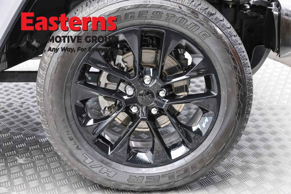 Used 2022 Jeep Wrangler Unlimited Sahara w/ Cold Weather Group AWD/4WD image 30