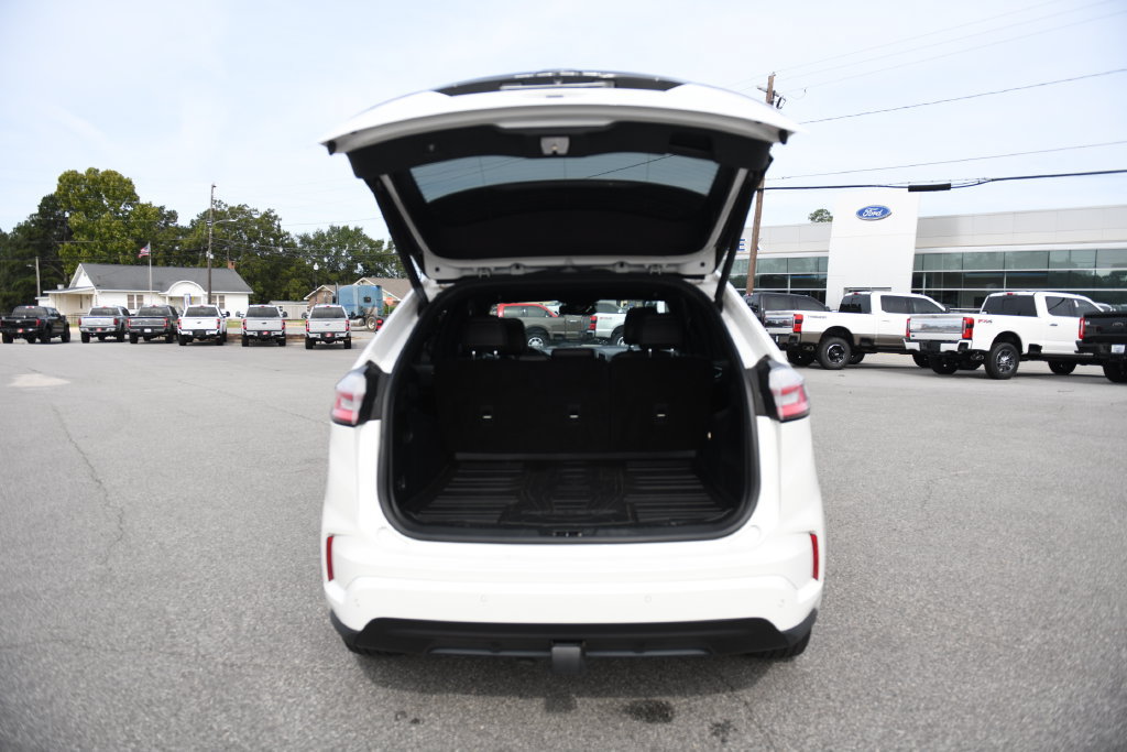 Used 2022 Ford Edge ST-Line w/ Class II Trailer Tow Package AWD/4WD image 10