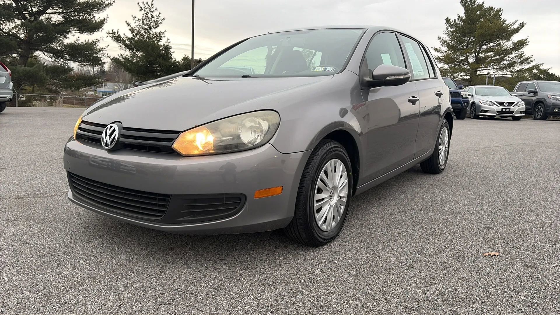 Used 2010 Volkswagen Golf 4-Door image 16
