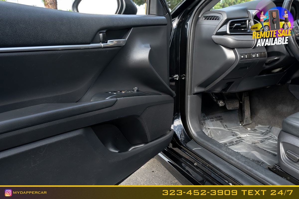 Used 2020 Toyota Camry SE FWD image 11