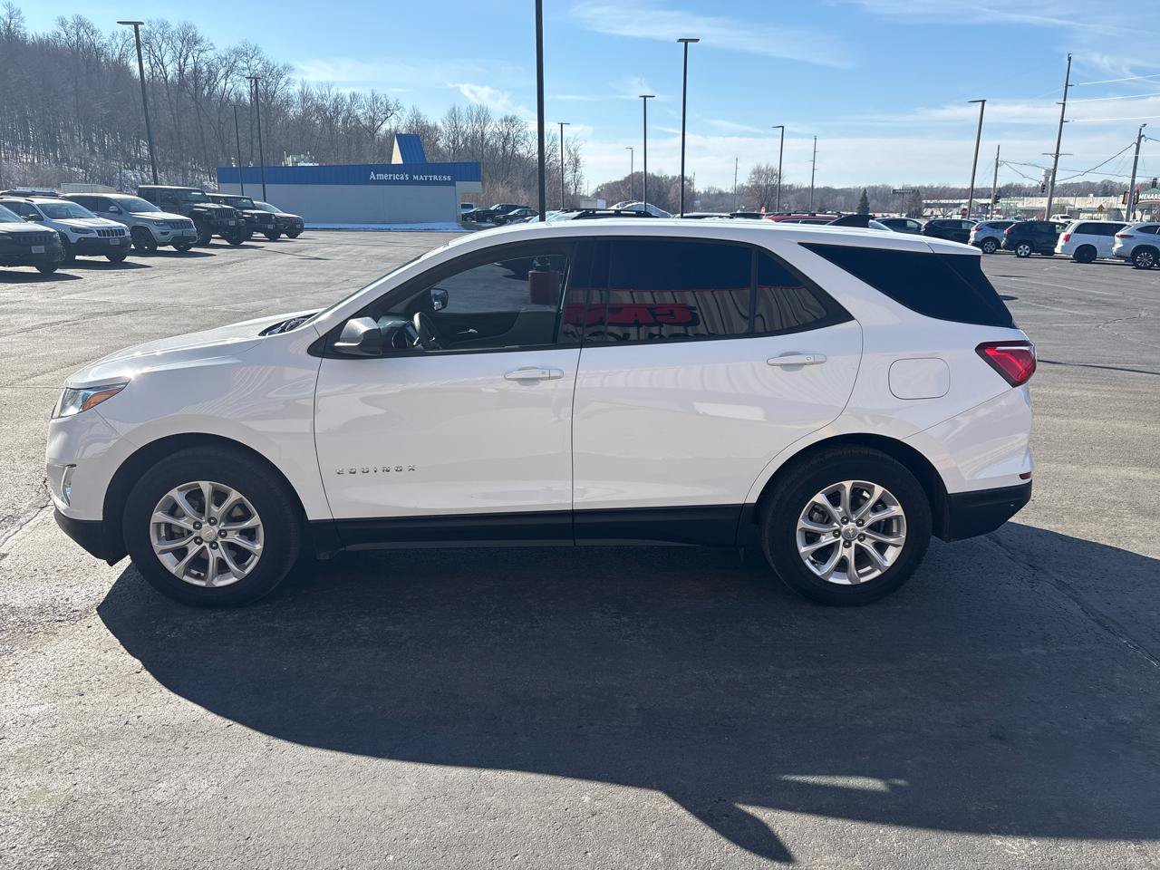 Used 2019 Chevrolet Equinox LS w/ LS Convenience Package FWD image 2
