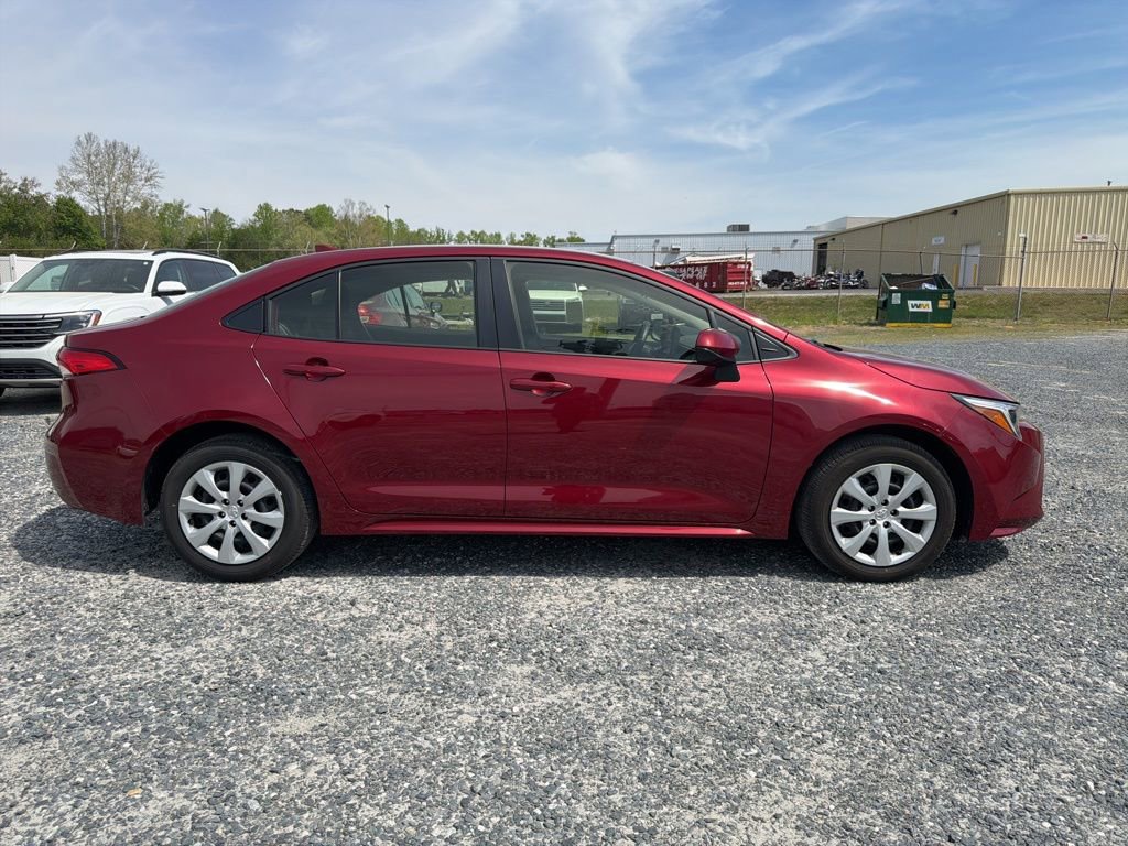 Used 2025 Toyota Corolla LE image 6