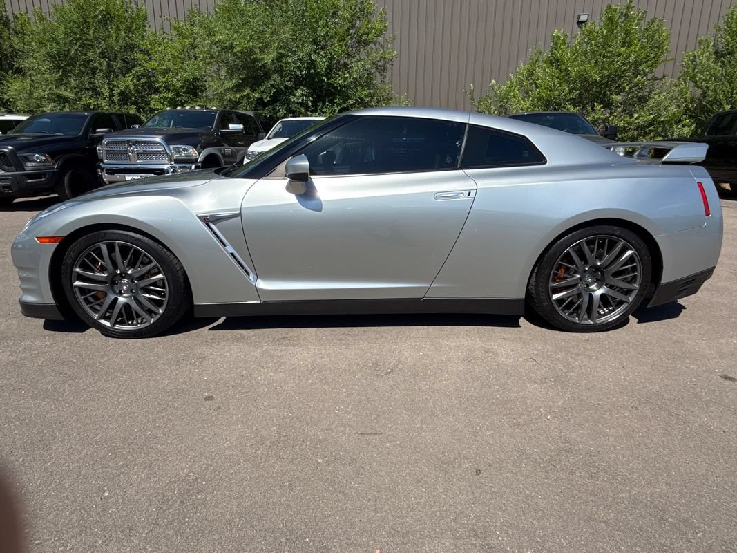 Used 2016 Nissan GT-R Premium AWD/4WD image 4