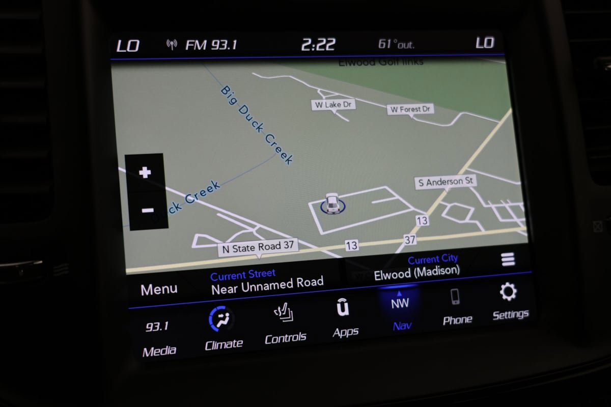 Used 2023 Chrysler 300 C RWD image 8