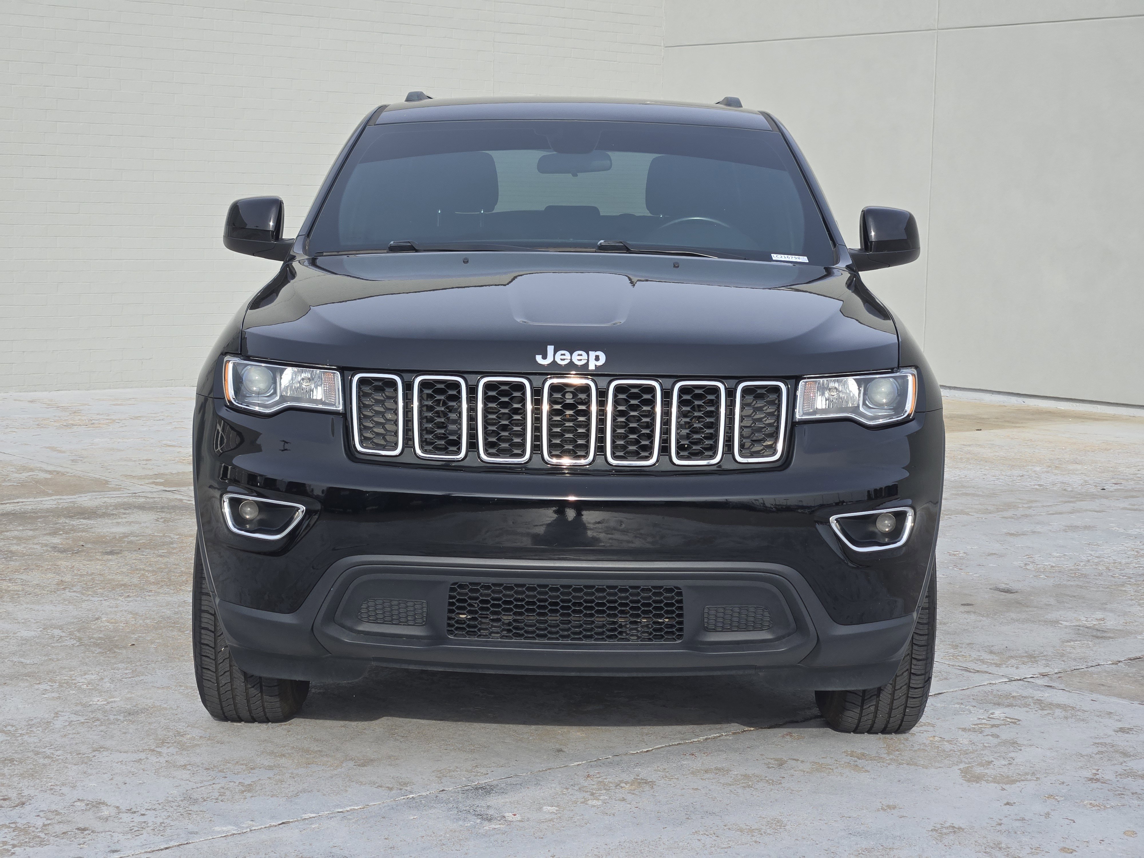 Used 2020 Jeep Grand Cherokee Laredo image 3