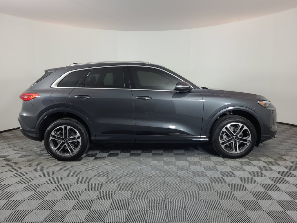 Used 2025 Audi Q5 Premium AWD/4WD image 2