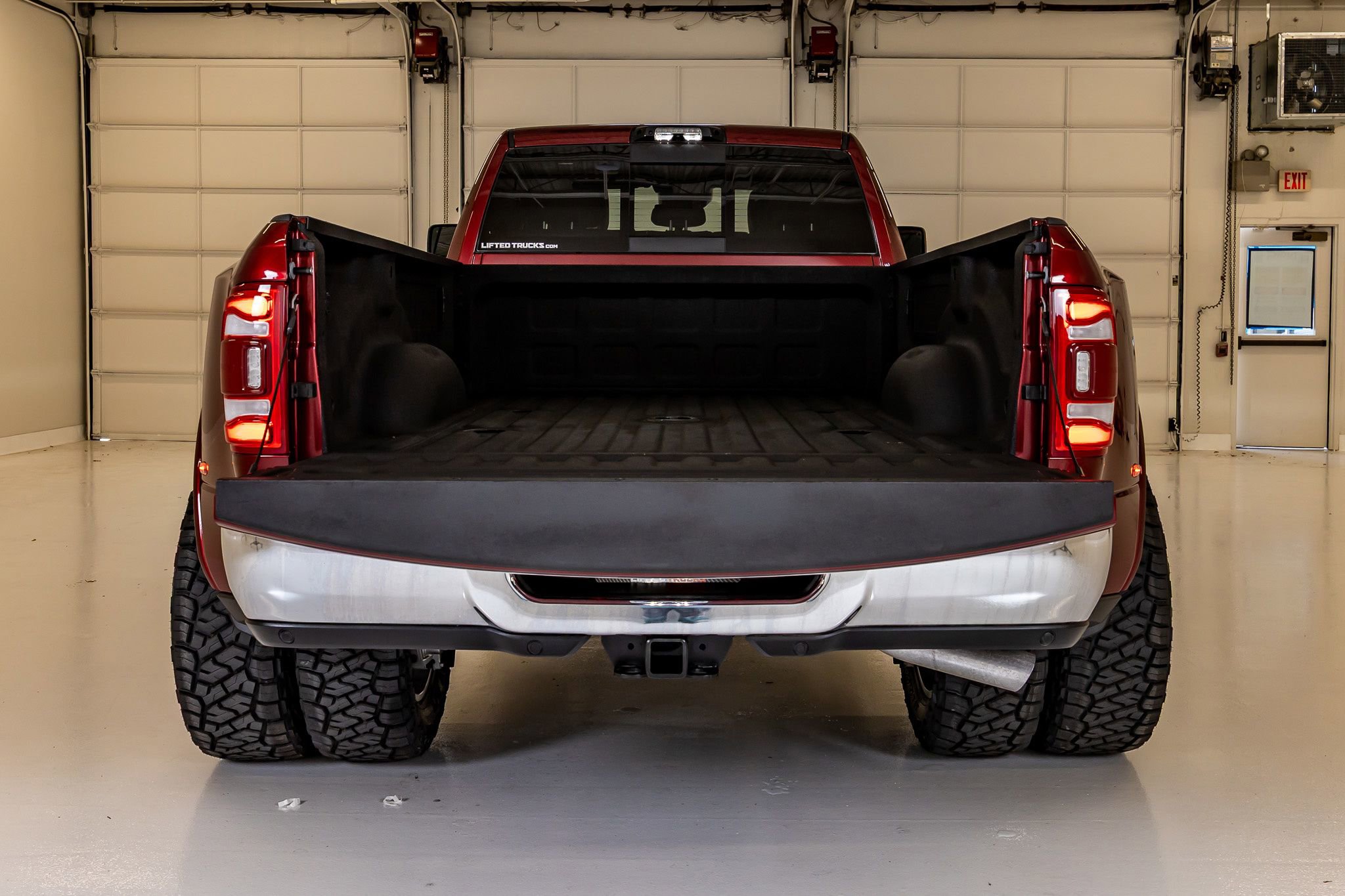 Used 2024 RAM 3500 Limited AWD/4WD image 9
