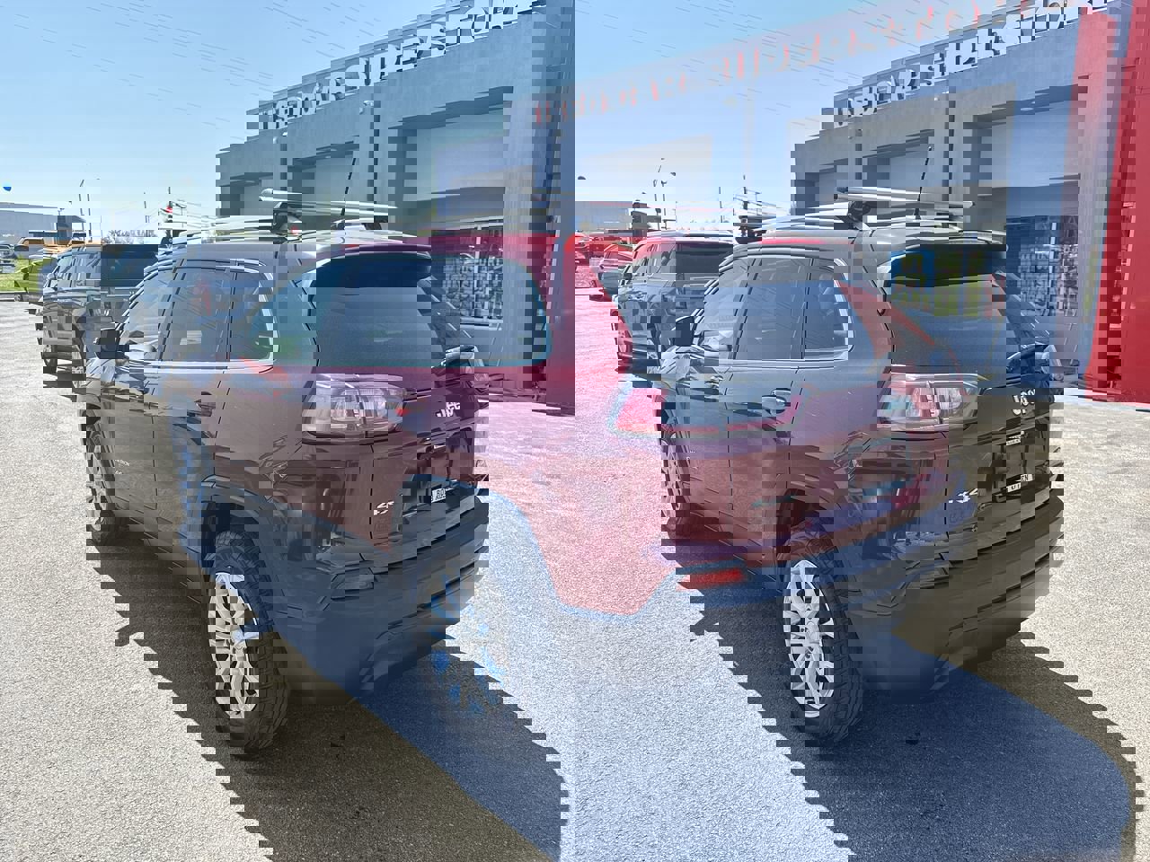 Used 2019 Jeep Cherokee Latitude w/ Popular Appearance Group image 12