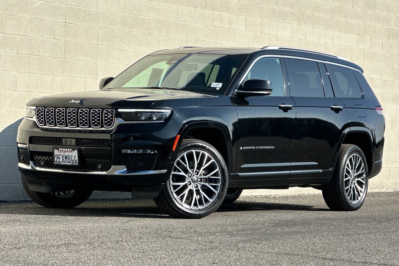 Used 2023 Jeep Grand Cherokee L Summit image 8