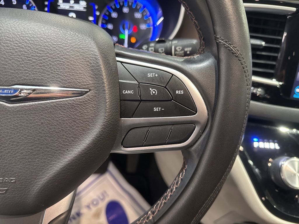 Used 2018 Chrysler Pacifica Touring-L image 19