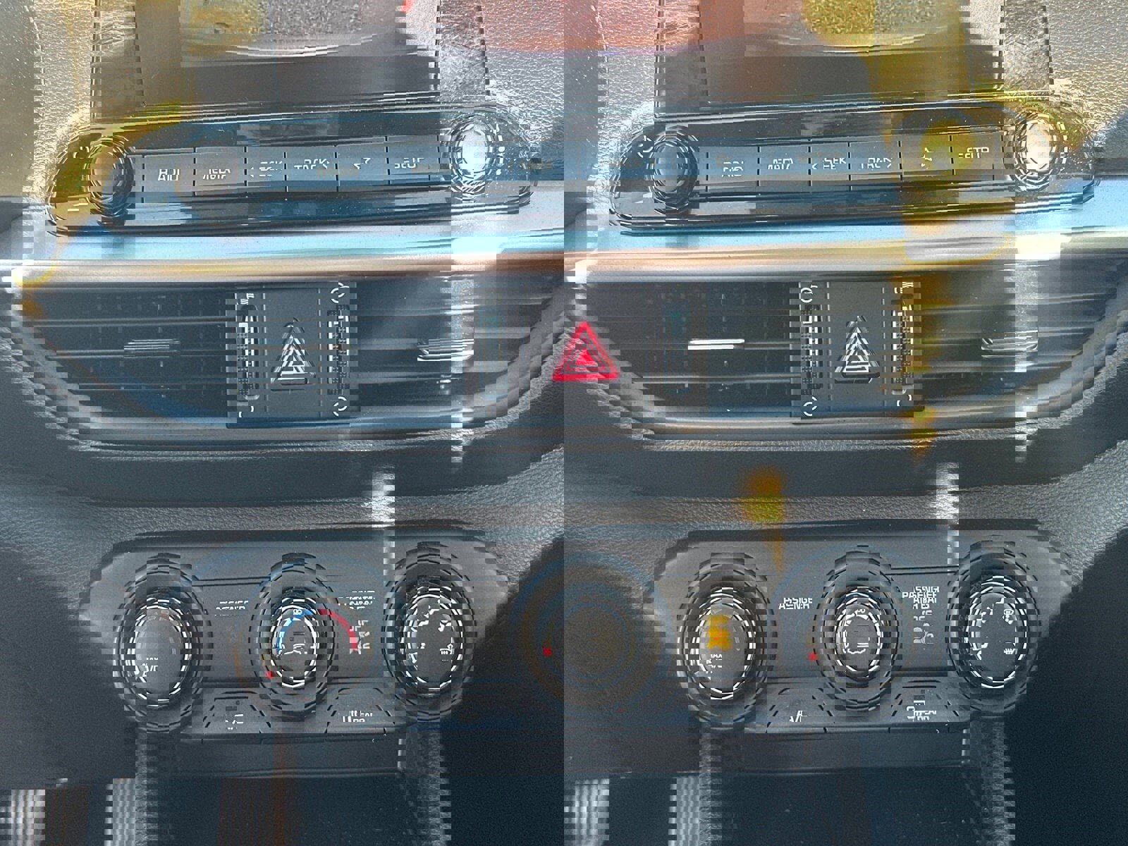 Used 2023 Kia Forte LXS image 29