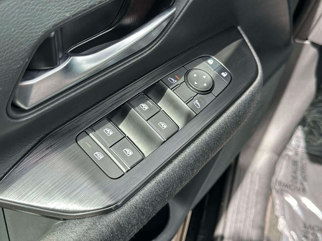 Used 2025 Nissan Kicks SV w/ SV Premium Package AWD/4WD image 15