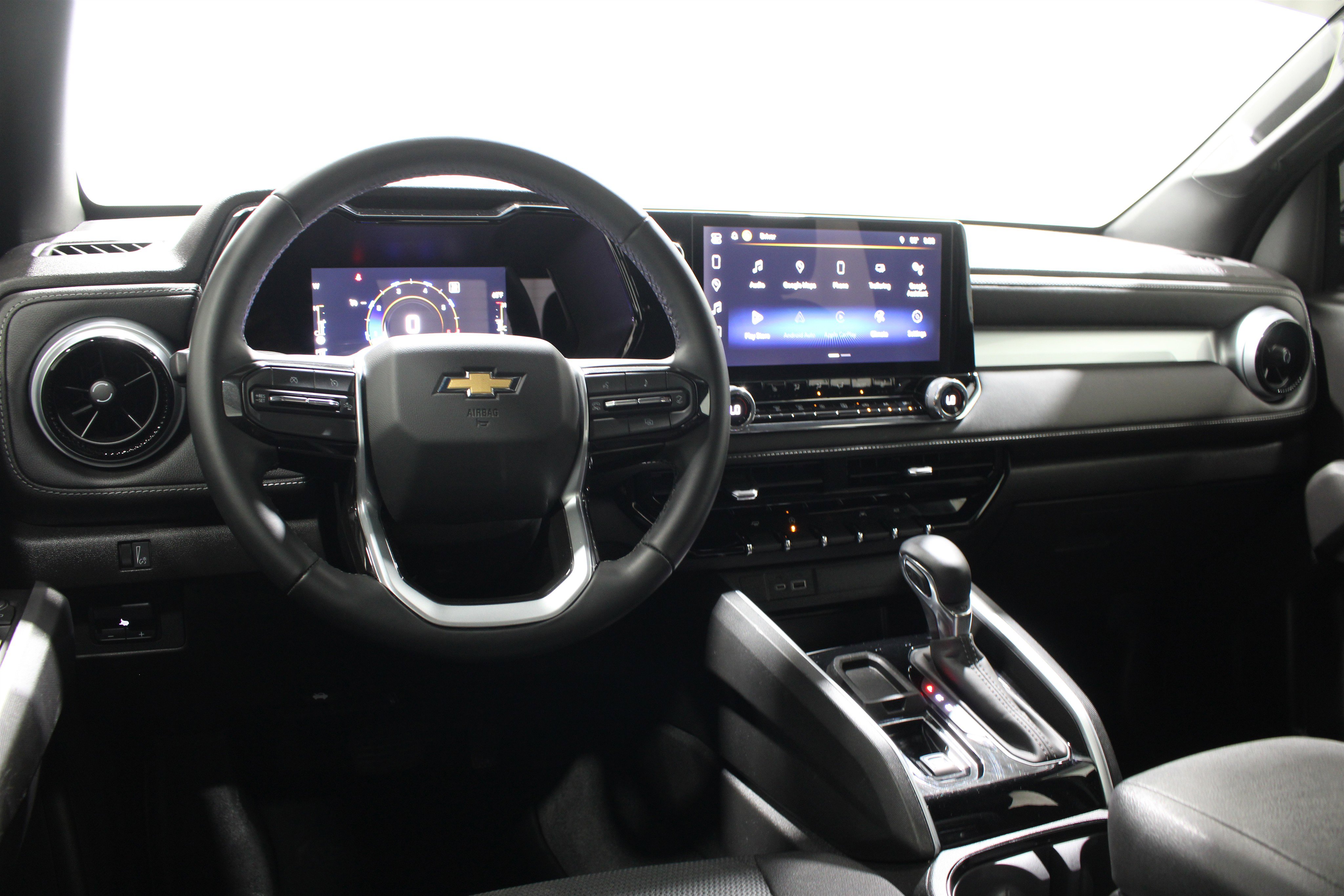 Used 2023 Chevrolet Colorado LT w/ LT Convenience Package II RWD image 2