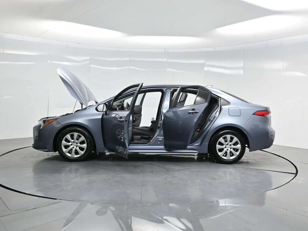 Used 2025 Toyota Corolla LE image 45