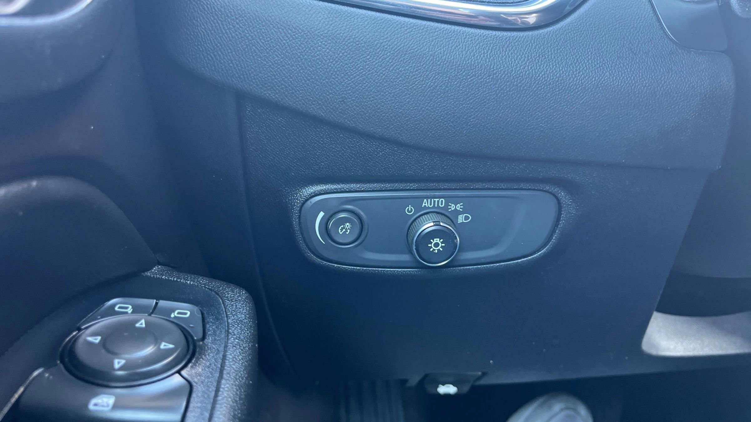 Used 2019 Chevrolet Equinox LT FWD image 19