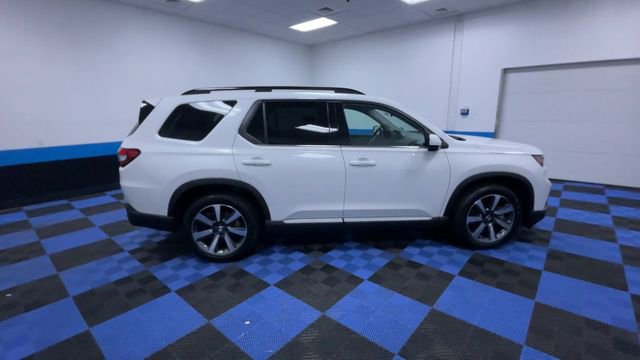 Used 2025 Honda Pilot Elite image 9