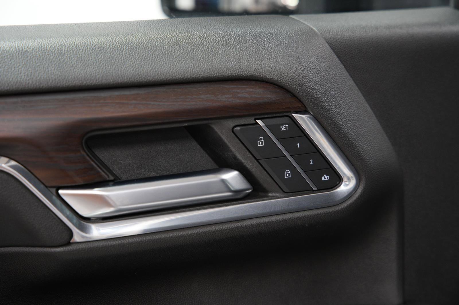 Used 2024 GMC Sierra 2500 SLT w/ SLT Convenience Package image 21