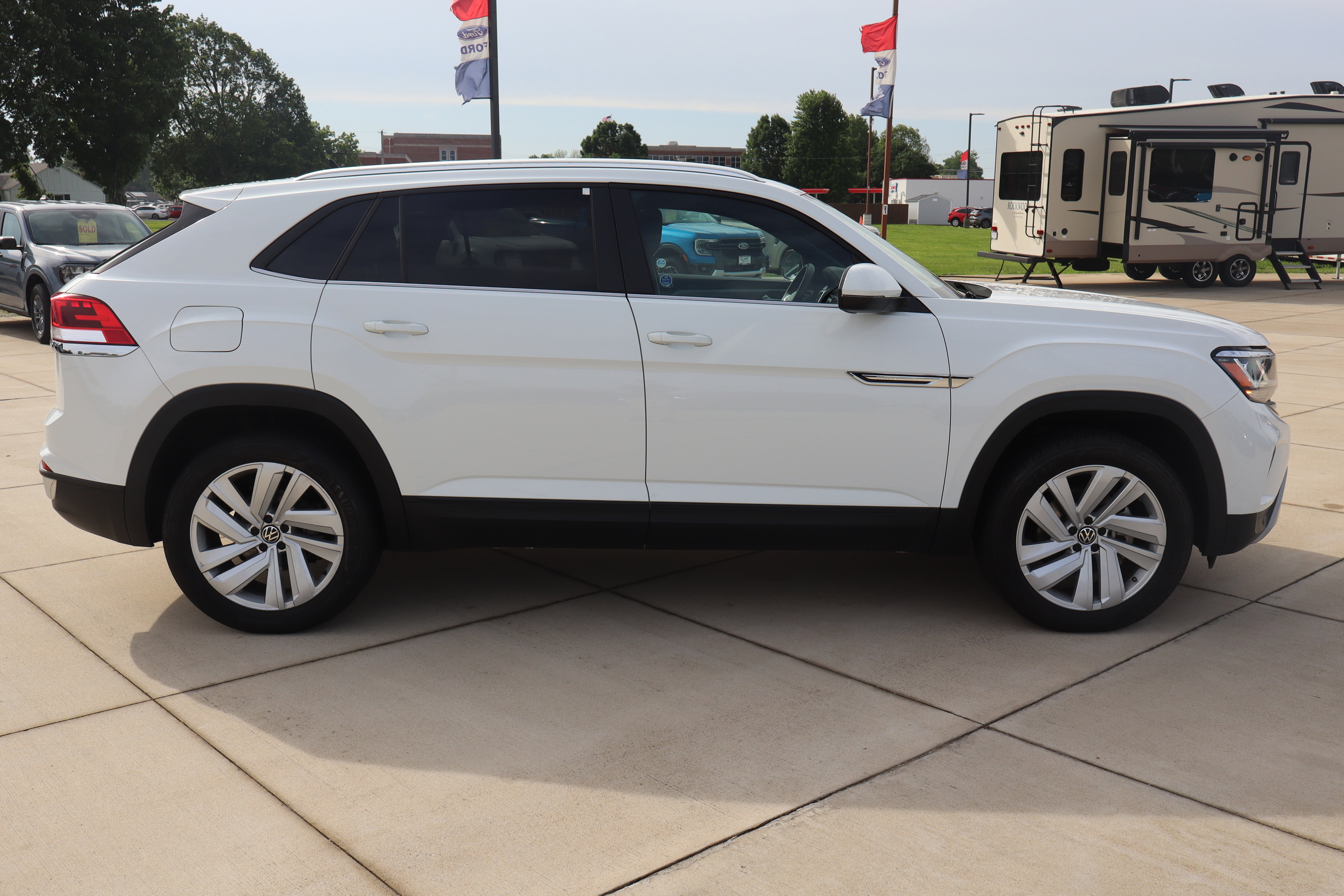Used 2023 Volkswagen Atlas Cross Sport SE FWD image 5