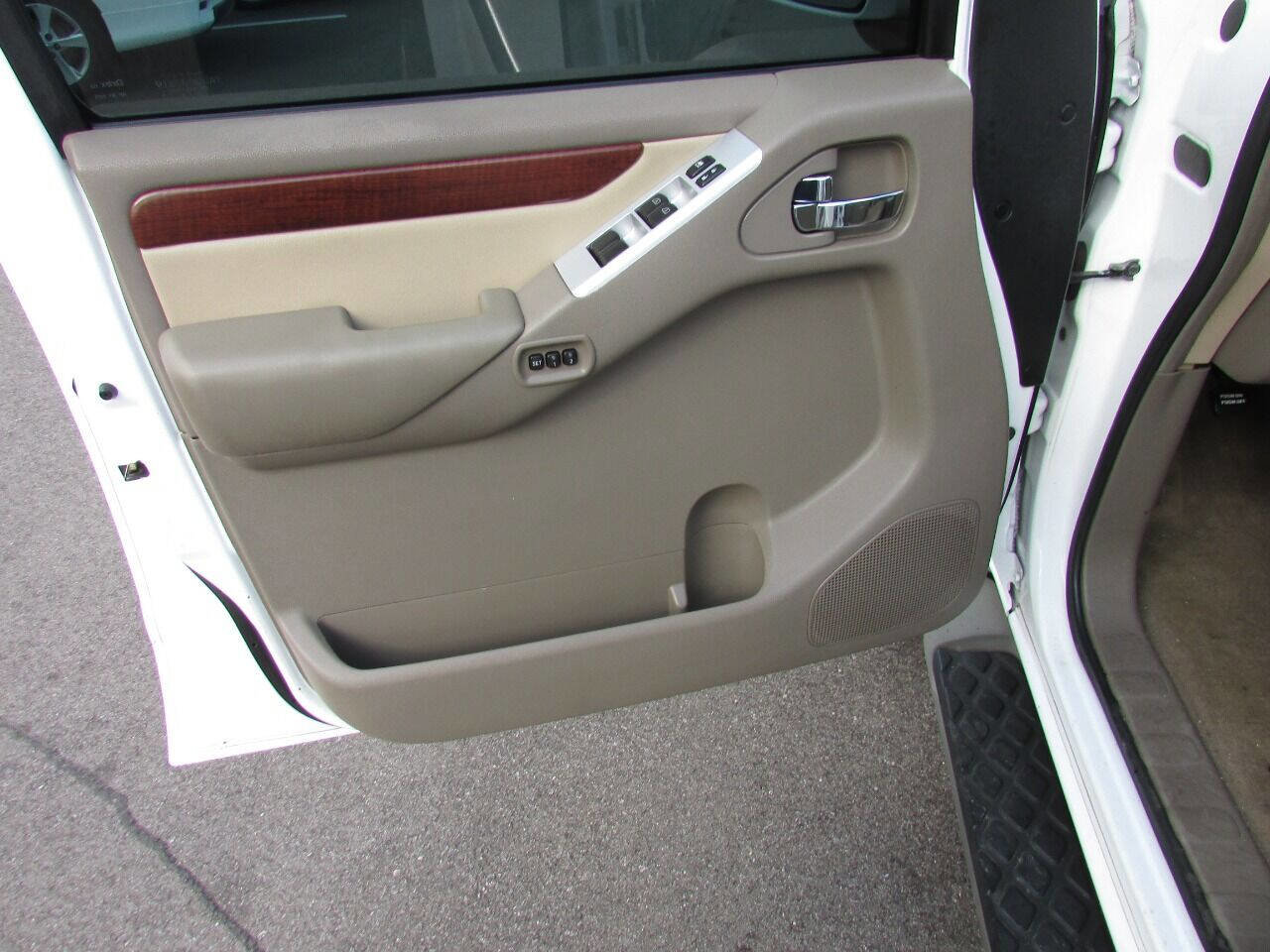 Used 2010 Nissan Pathfinder LE image 66