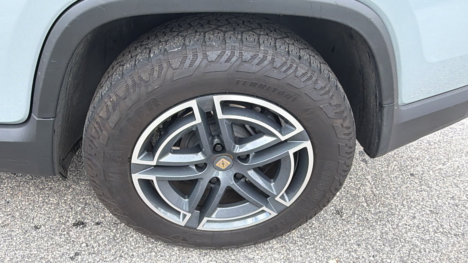 Used 2025 Rivian R1T Adventure AWD/4WD image 12
