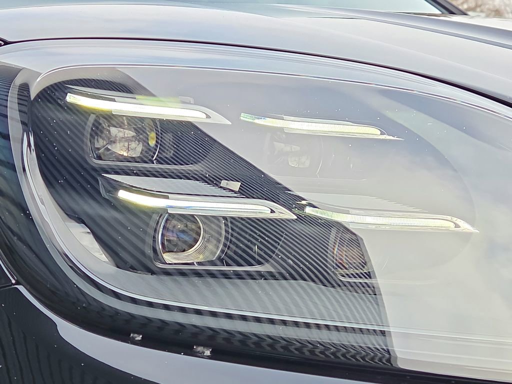 Certified 2025 Porsche Cayenne Coupe image 25