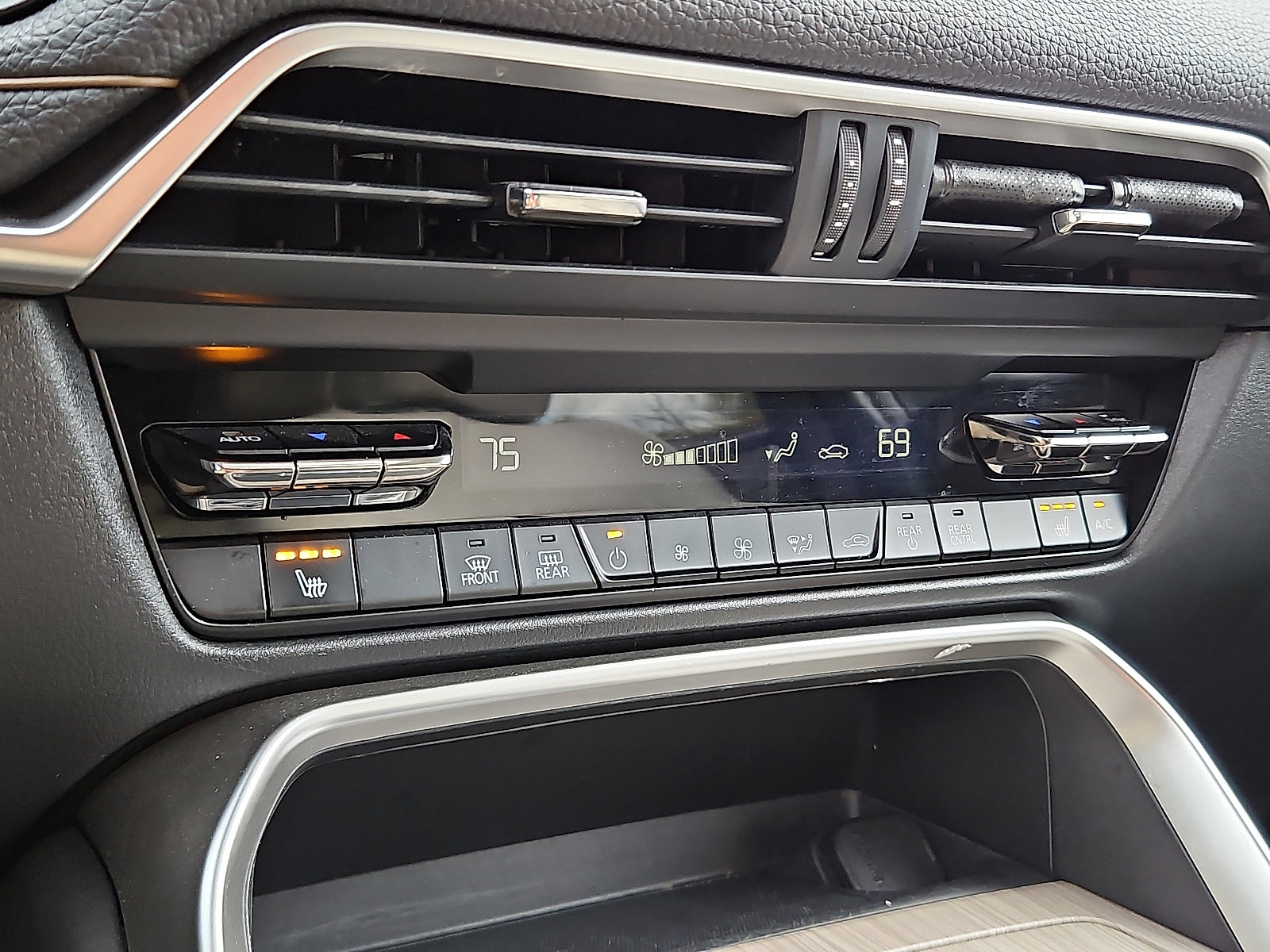 Used 2024 MAZDA CX-90 Plug-In Hybrid w/ Preferred image 16