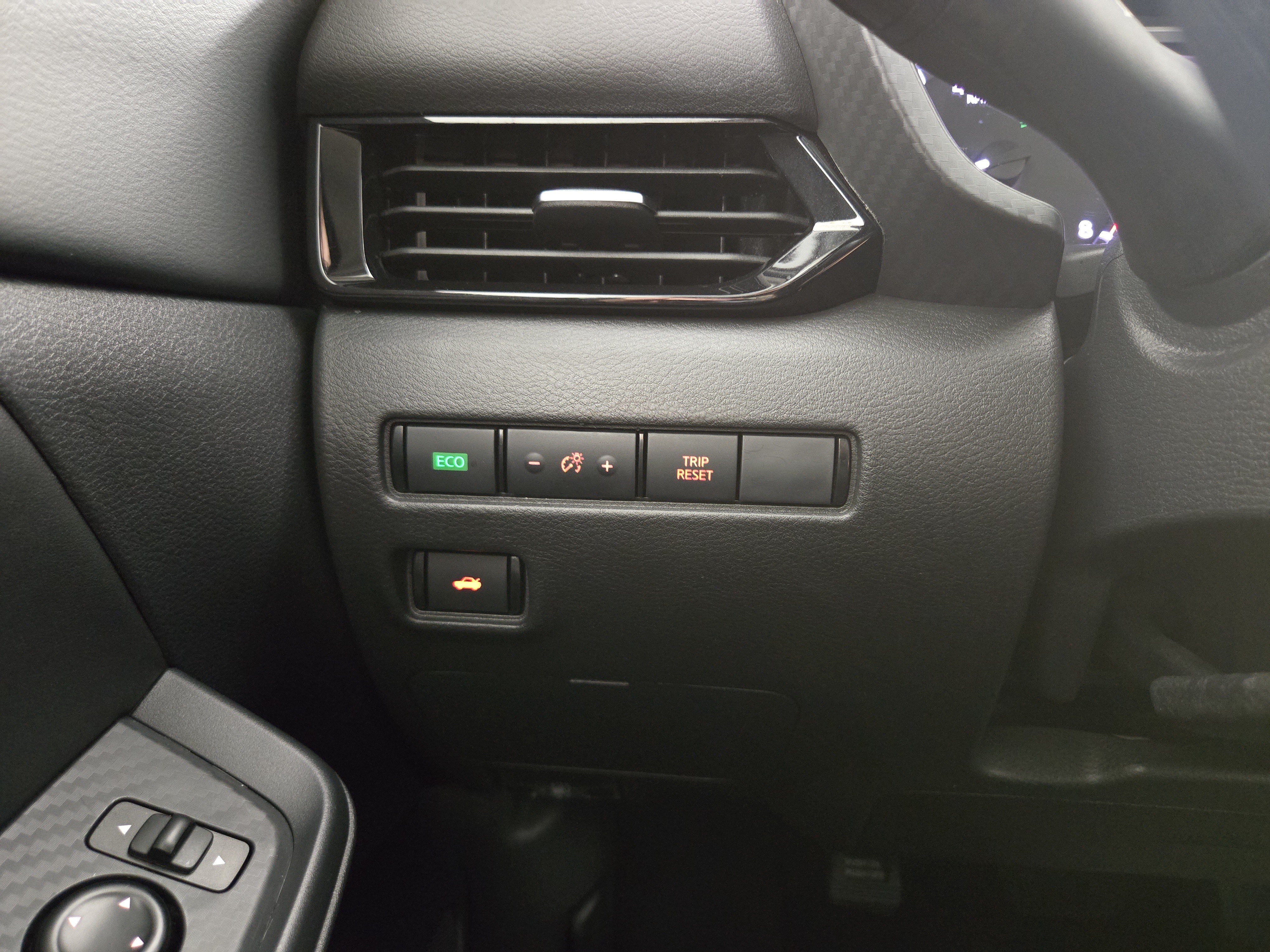 Used 2025 Nissan Sentra SV FWD image 27