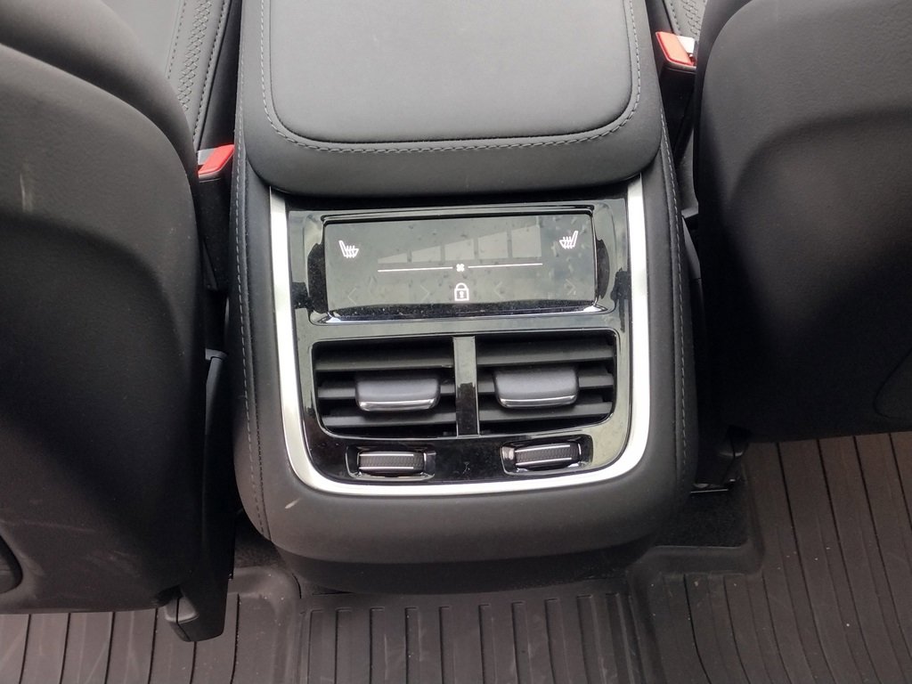 New 2026 Volvo XC90 B6 Plus w/ Protection Package Premier image 17